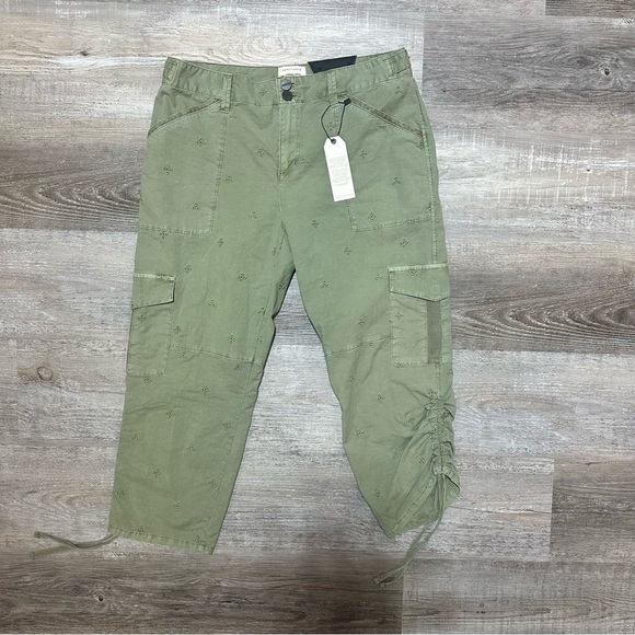 Sanctuary Terrain Green Cropped Eyelet Cargo Pants 28 NWT - Picture 3 of 8